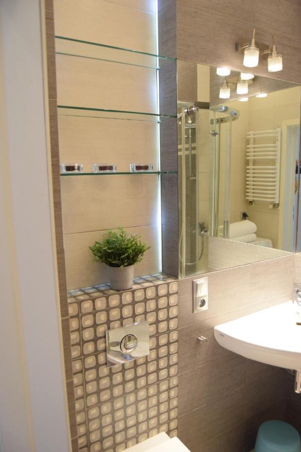 Be My Guest - Krucza Elegant - Rondo De Gaulle'a Center Of Metro Wi-fi Breakfast Apartament
